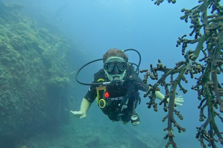 Buceo en Tulamben Buceo en el naufragio del USS Liberty