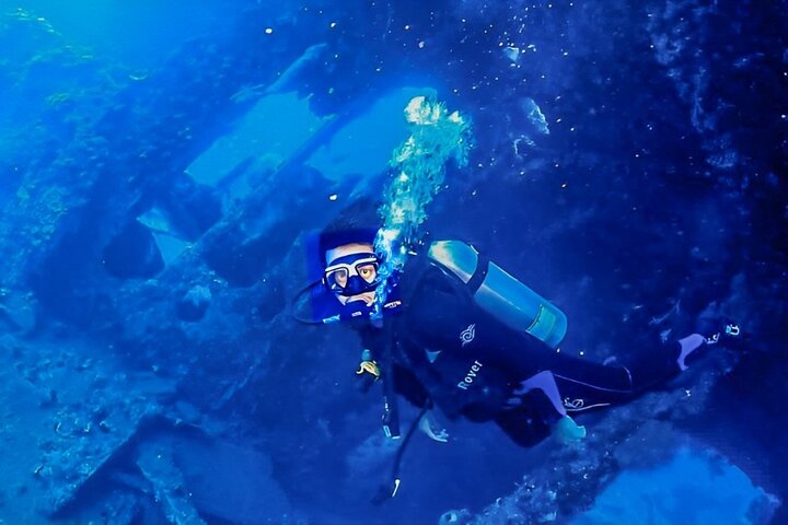 Buceo en Tulamben Buceo en el naufragio del USS Liberty