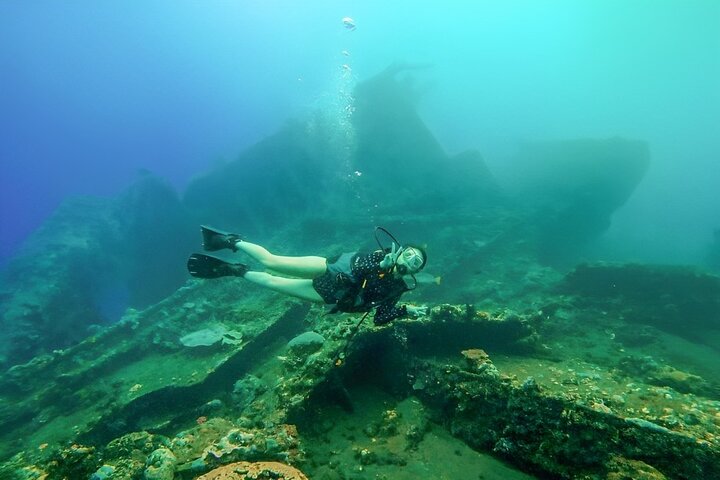 Buceo en Tulamben Buceo en el naufragio del USS Liberty