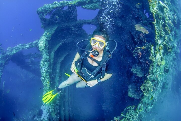 Buceo en Tulamben Buceo en el naufragio del USS Liberty