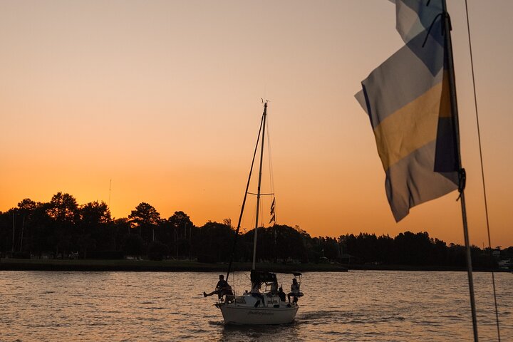 Sejl ned af Río de la Plata med en god vin og lyt til argentinsk tango.