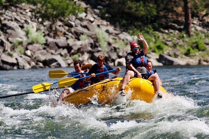 Ganztägige Wildwasser-Raftingtour auf dem Salmon River mit Mittagessen