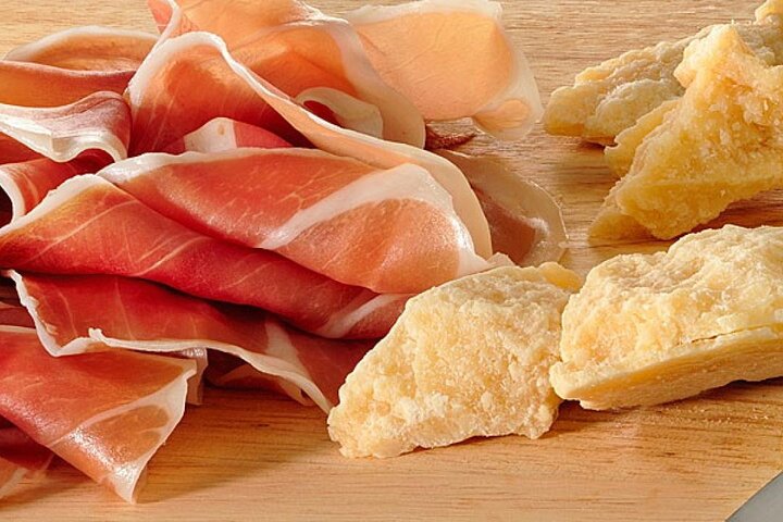 Discover Parma’s Flavors: Parmigiano & Prosciutto Food Tour