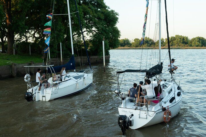Sejl ned af Río de la Plata med en god vin og lyt til argentinsk tango.