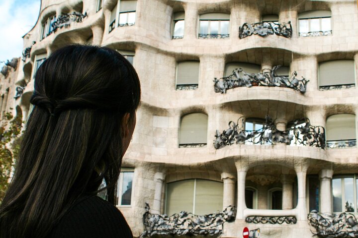 Barcelona all included: Sagrada, Park Guell, Montjuic & Gothic