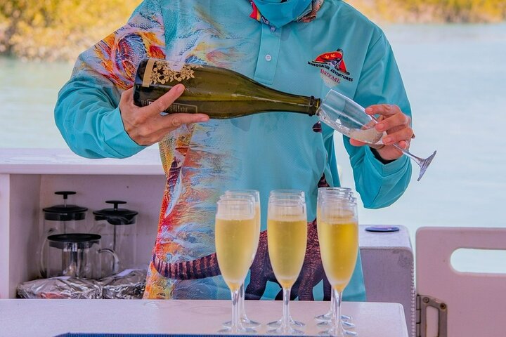 DINOSAUR AVONTUURCRUISE - Met tapas en cocktails aan het strand