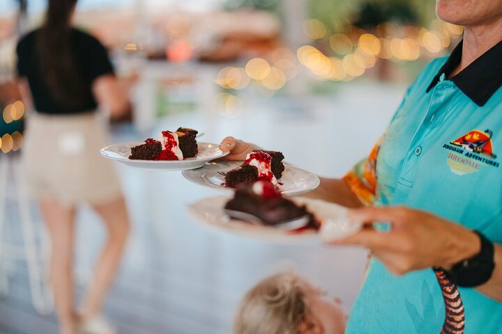 DINOSAUR AVONTUURCRUISE - Met tapas en cocktails aan het strand