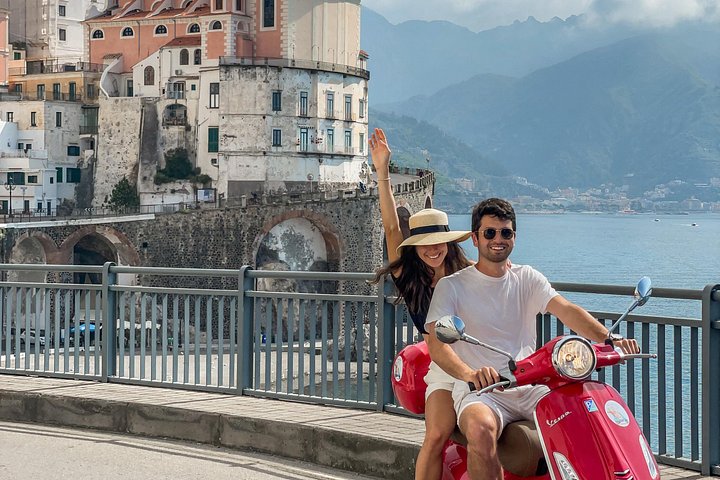 Autentisk Vespa Tour af Amalfikysten Positano og Ravello besøg
