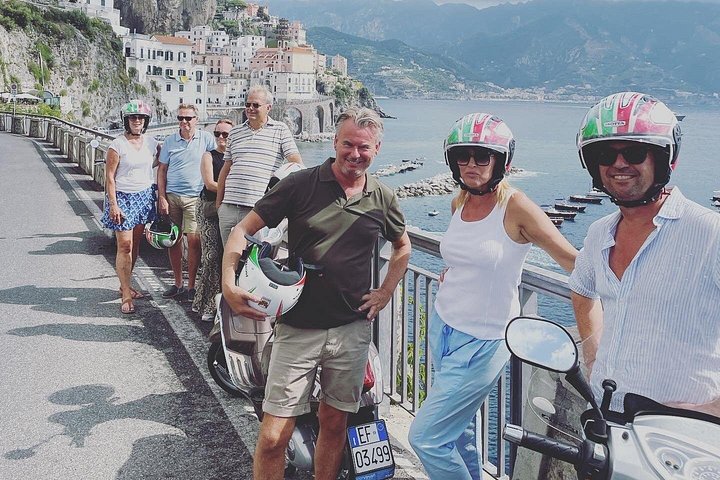 Autentisk Vespa Tour af Amalfikysten Positano og Ravello besøg