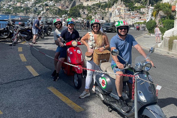 Autentisk Vespa Tour af Amalfikysten Positano og Ravello besøg