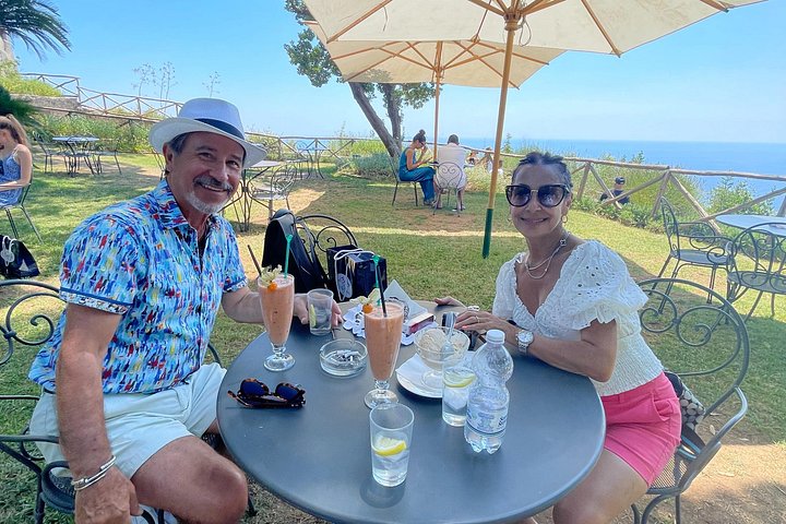 Autentisk Vespa Tour af Amalfikysten Positano og Ravello besøg