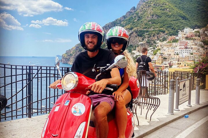 Autentisk Vespa Tour af Amalfikysten Positano og Ravello besøg