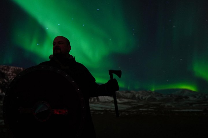 Reykjavik Northern Lights Tour with Pro Aurora Photos Small Group