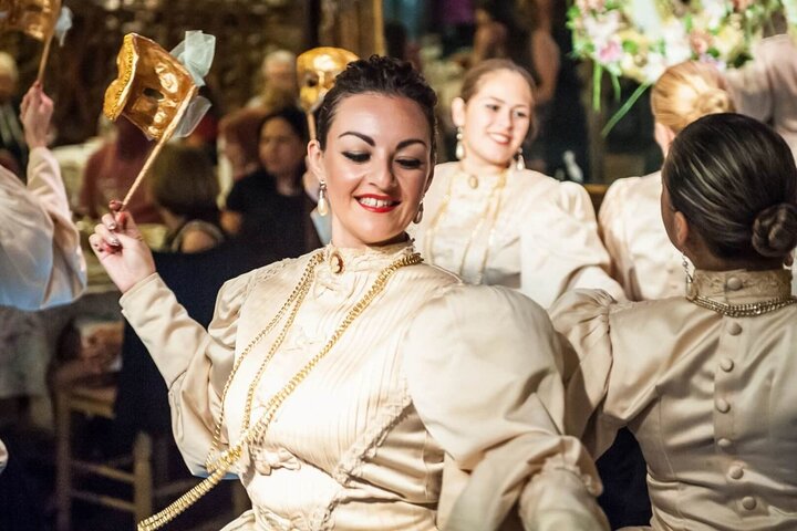 Espectáculo nocturno de folclore en un restaurante tradicional maltés incl. Transferencias