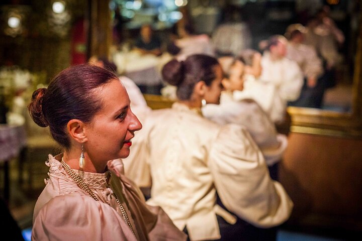 Espectáculo nocturno de folclore en un restaurante tradicional maltés incl. Transferencias