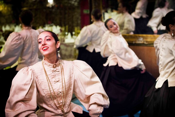 Espectáculo nocturno de folclore en un restaurante tradicional maltés incl. Transferencias