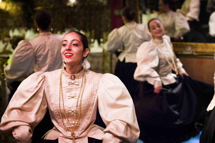 Espectáculo nocturno de folclore en un restaurante tradicional maltés incl. Transferencias