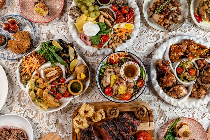 Espectáculo nocturno de folclore en un restaurante tradicional maltés incl. Transferencias