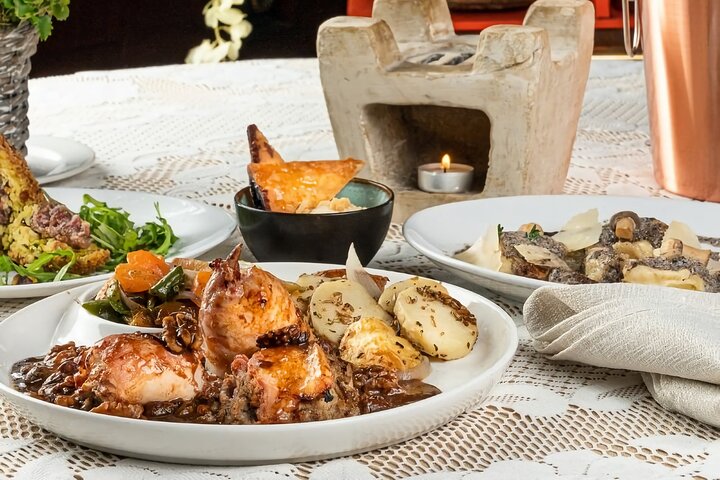 Espectáculo nocturno de folclore en un restaurante tradicional maltés incl. Transferencias
