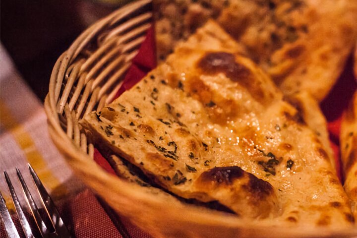Espectáculo nocturno de folclore en un restaurante tradicional maltés incl. Transferencias