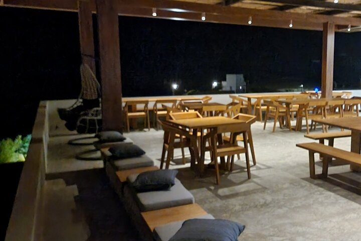Vinprovning i Tinos: Havsutsikt Terrass Tour & Sommelier Guide