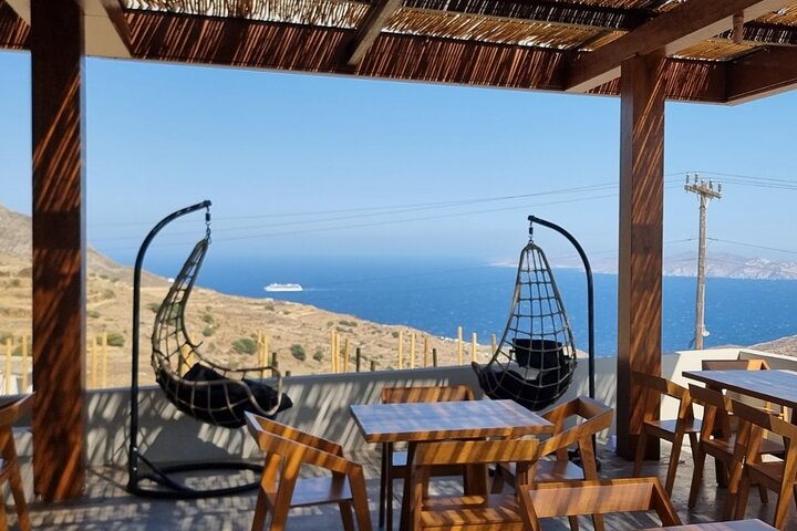 Vinprovning i Tinos: Havsutsikt Terrass Tour & Sommelier Guide