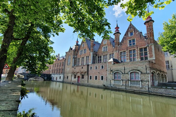 Boat trip, guided walk and chocolate