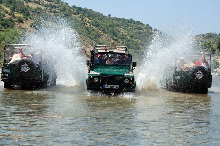 Marmaris Jeep Safari Tour mit Wasserfall und Wasserschlachten