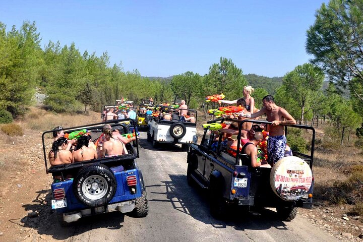 Marmaris Jeep Safari Tour mit Wasserfall und Wasserschlachten