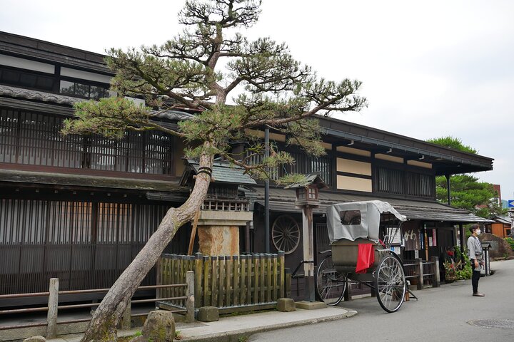[Visite en bus d'une journée au départ de la gare de Kanazawa] Visite de Shirakawa-go/Takayama en bus Platinum Route