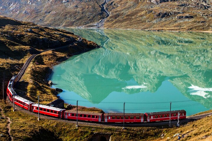 Esperienza con Trenino Rosso del Bernina in treno da Lecco - Varenna