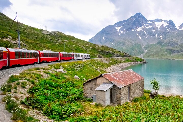 Esperienza con Trenino Rosso del Bernina in treno da Lecco - Varenna