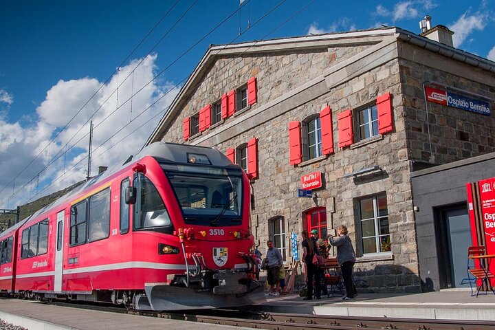 Esperienza con Trenino Rosso del Bernina in treno da Lecco - Varenna