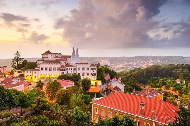 Sintra Private Tour med billetter: Pena Palace & Moorish Castle