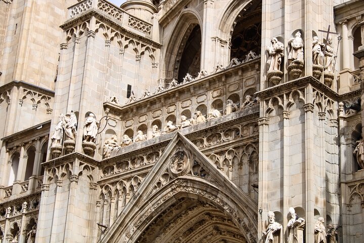Toledo Historical Small Group Tour with Cathedral & Monuments