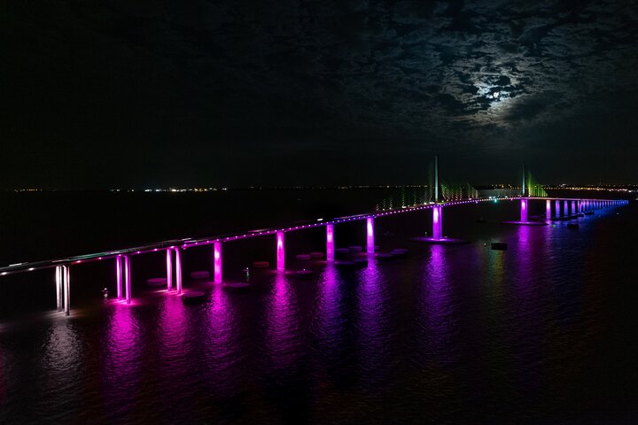 Insel Sonnenuntergang und Skyway Lichtshow - 3 Stunden Bootsfahrt in St. Pete