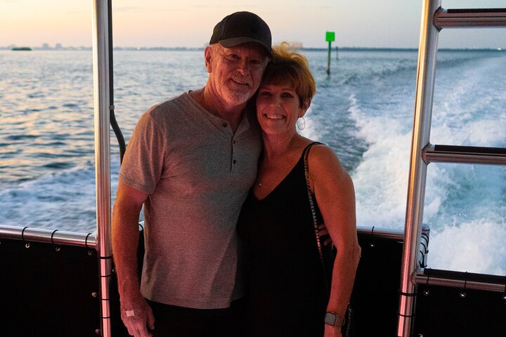 Insel Sonnenuntergang und Skyway Lichtshow - 3 Stunden Bootsfahrt in St. Pete