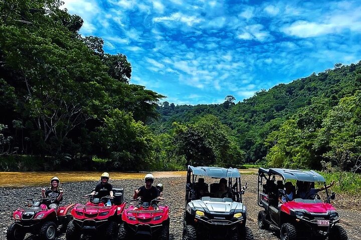 5-stündiges Offroad-ATV + Seilrutsche + Wasserfall-Abseilen + Traktor-Dschungel-Tour
