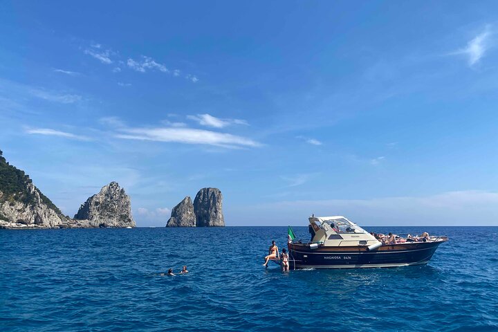 Desde Sorrento: Capri y Tour opcional en barco a la Gruta Azul
