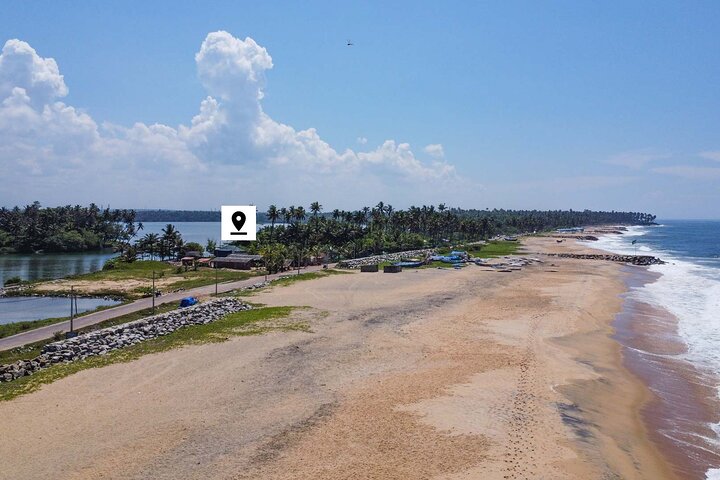 Kayak nella foresta di mangrovie di Paravur Backwaters vicino a Varkala e Kollam