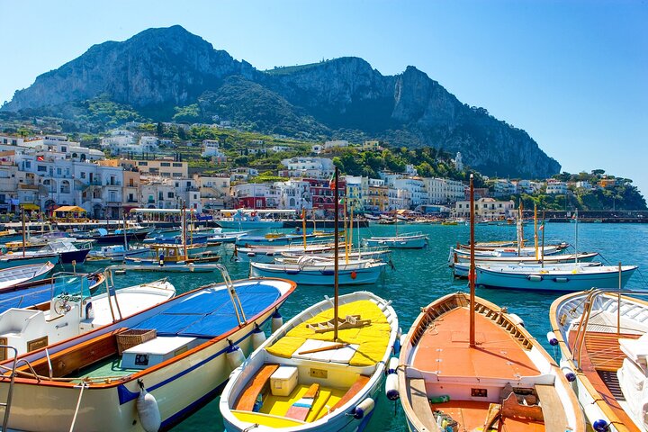 Excursión de un día en grupo pequeño a Capri desde Positano o Praiano
