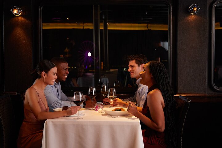 City Cruises Philadelphia: Signature Dinner Cruise med buffet