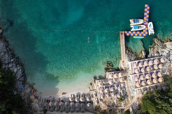 Excursão de barco privado em Vlore para Haxhi Ali Cave & Karaburun Beach
