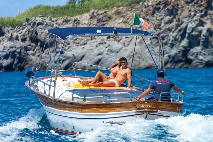 Privater Ausflug zur Insel Ischia auf Gozzo Fratelli Aprea 7,5 m