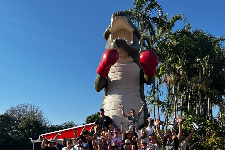 O Croc Bus para o famoso Jumping Crocodile Cruise