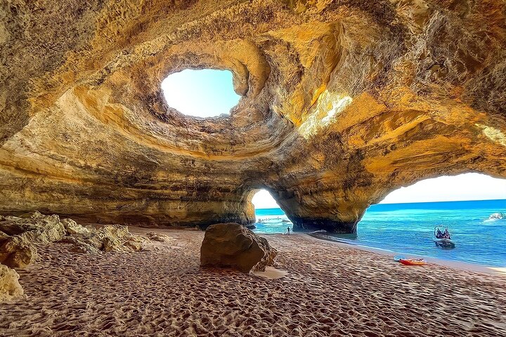 Benagil : grotte, spiagge e luoghi segreti Tour guidato in kayak