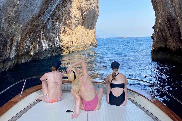 Desde Sorrento: Capri y Tour opcional en barco a la Gruta Azul