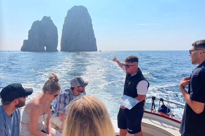Desde Sorrento: Capri y Tour opcional en barco a la Gruta Azul