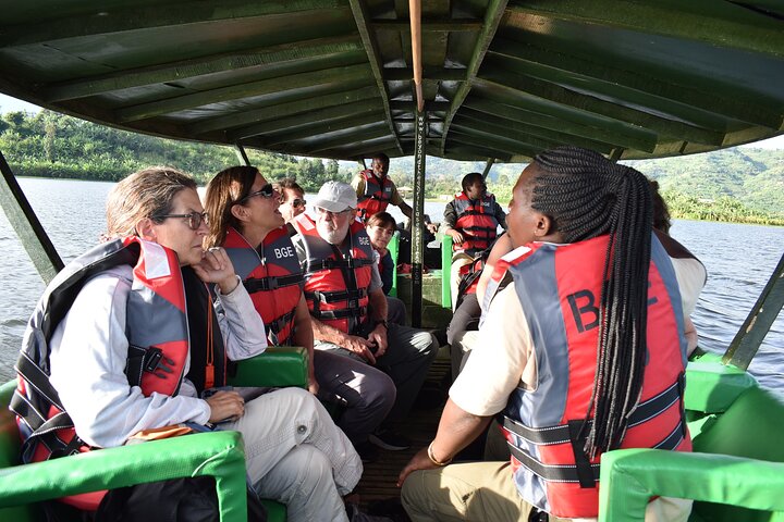 Crucero en barco por los lagos Twin y el lago Kivu