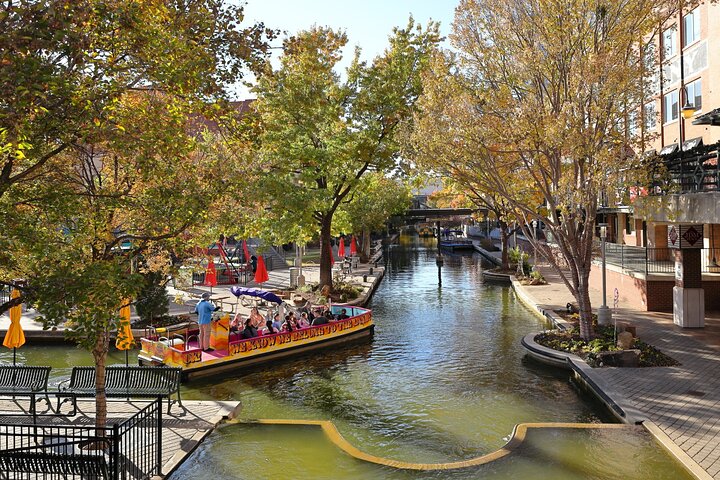 Tour in barca narrato del canale di Oklahoma City Bricktown